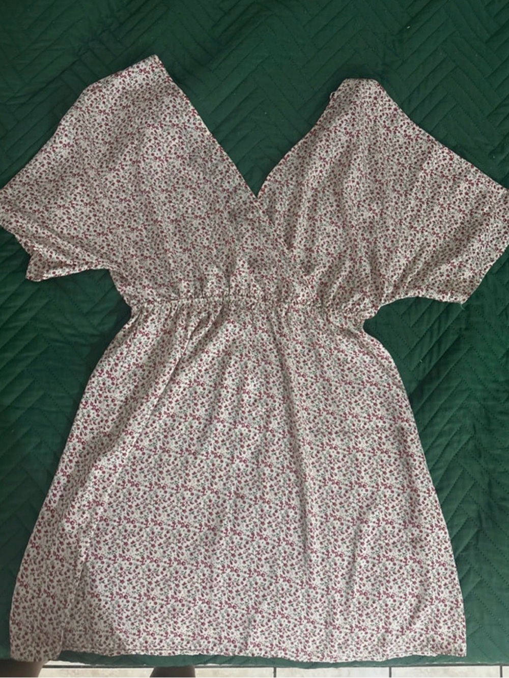 Floral V-Neck Short Sleeve Dress in White and Pink
